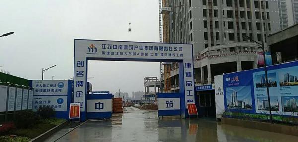 江西温江恒大项目成品玻璃钢化粪池安装现场
